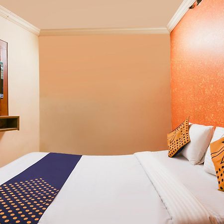 SPOT ON 49752 Hotel Super Guest House Ahmedabad Exterior foto