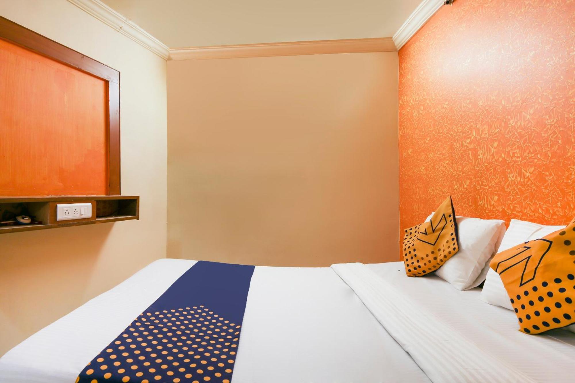 SPOT ON 49752 Hotel Super Guest House Ahmedabad Exterior foto